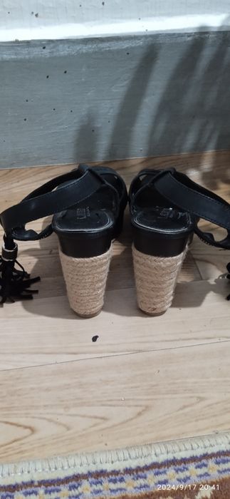 Дамски сандали номер 37