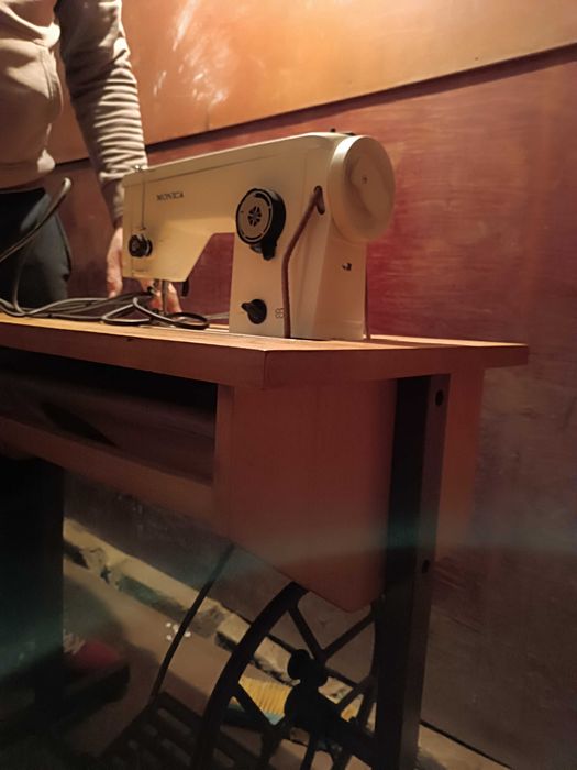 Mașina de cusut  Monica