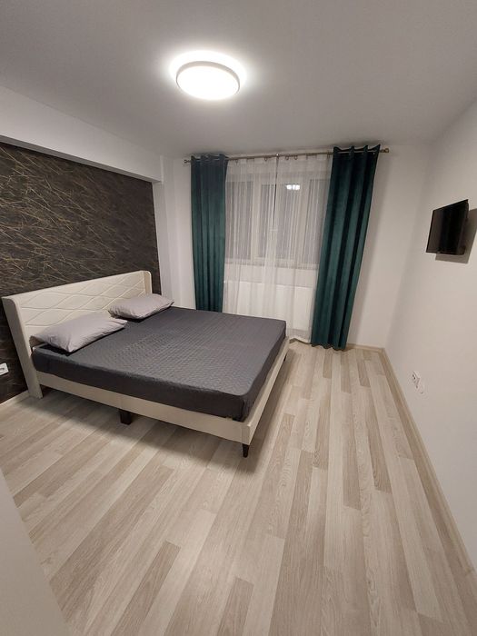 Inchiriez garsoniera în Bacău, str. Bucegi, bloc renovat 2023.