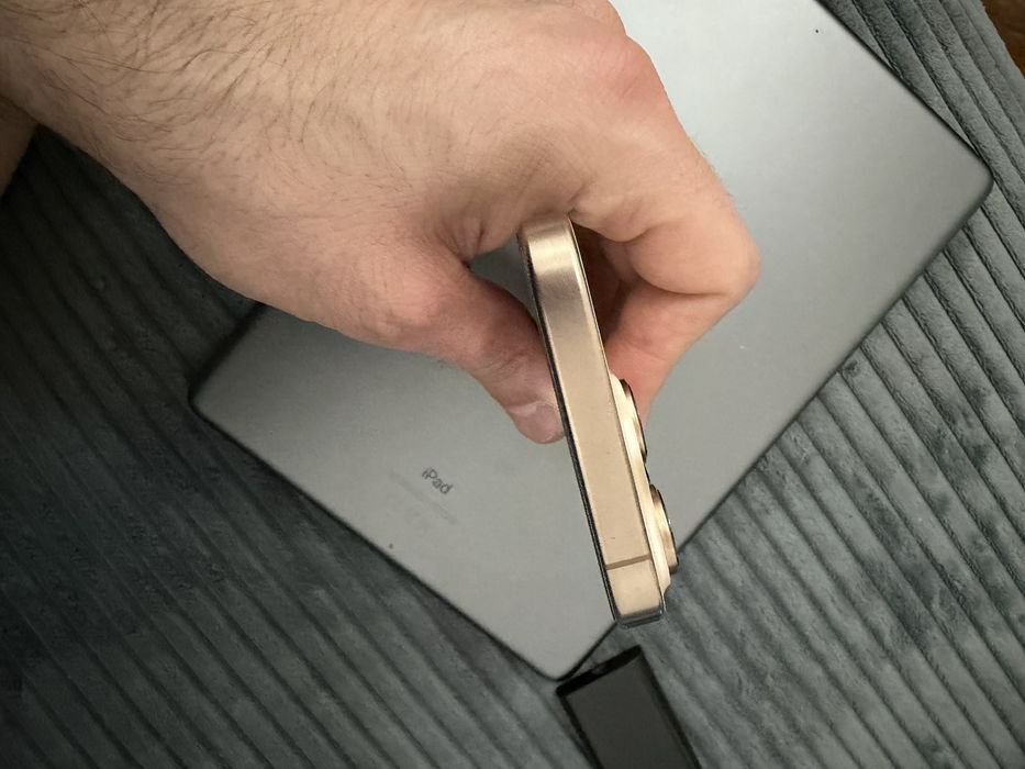 Iphone 16 pro desert titanium