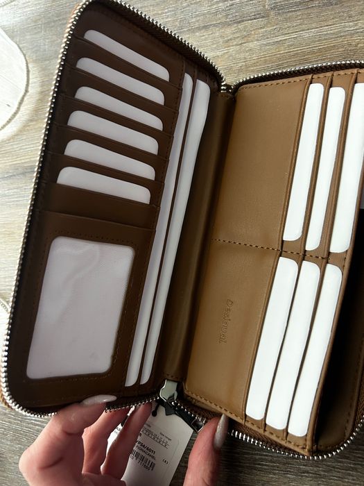 НОВО с етикет Дамско портмоне Desigual