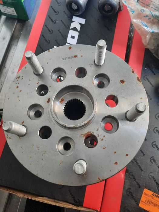 Ступица и бензонасос на а/м Ford Transit