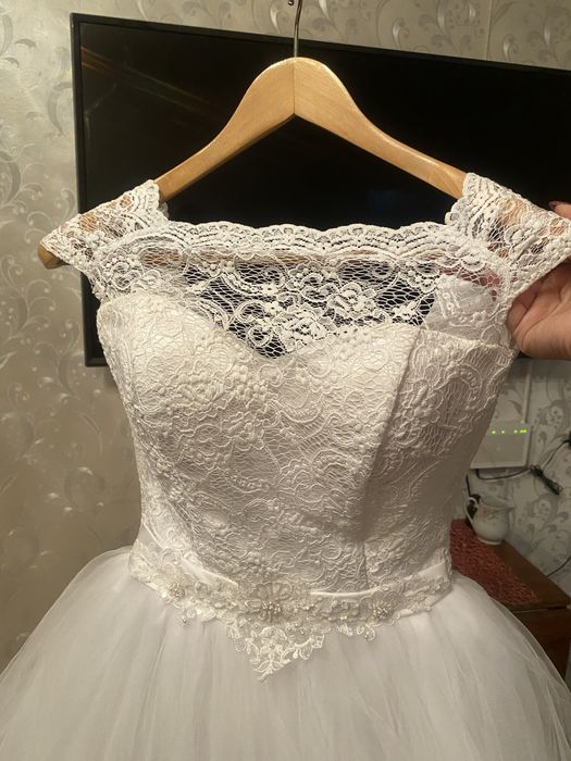 Продам свадебное поатье