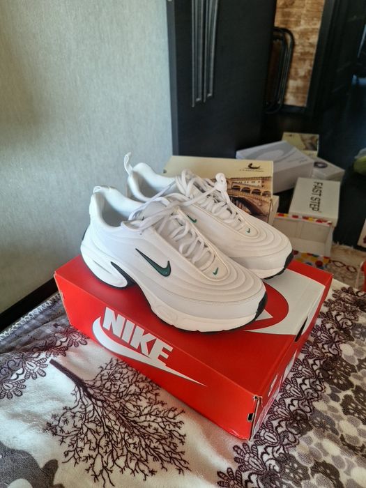 Женские кроссовки Nike Air

Max Portal в расцветке