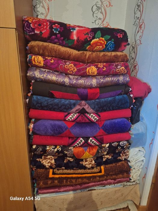 Көрпе көрпешелер сатылады.