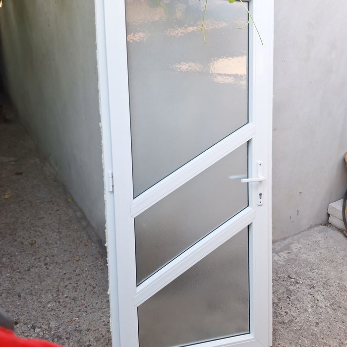 Ușii de vinzare termopan interior