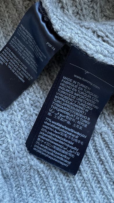 Дамски вълнен пуловер Tommy Hilfiger размер S-M