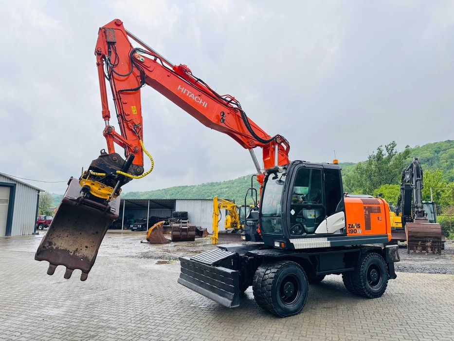 Excavator pe roti Hitachi ZX 190 W, an 2016, 20 tone, lama + cale, TOP