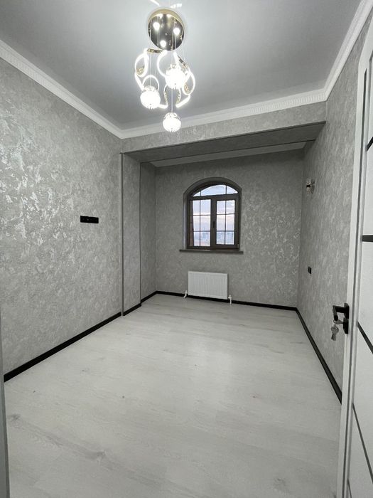 Янги квартира срочно сотилади.