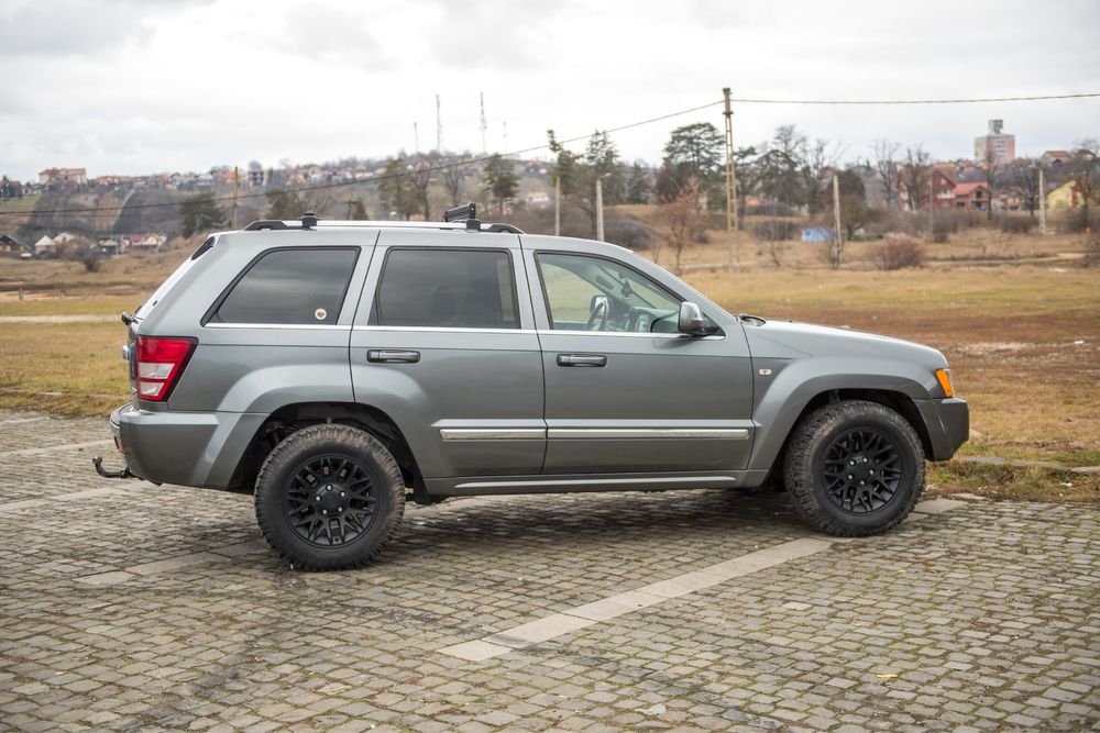 Vand Jeep Grand Cherokee 3.0 V6 accept si unele schimburi.