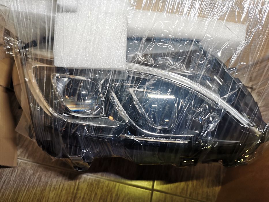 Faruri noi originale Mercedes W205