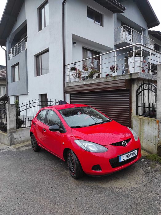 Продавам Мазда 2