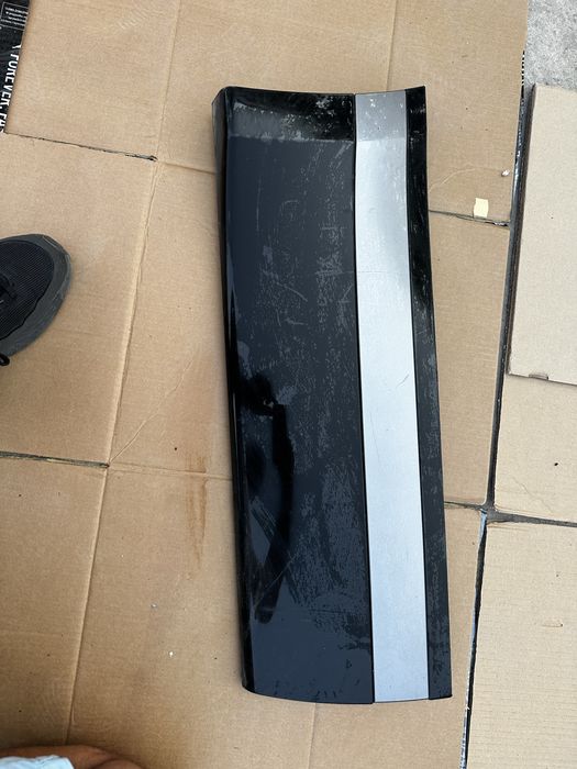 Bandou ușă dreapta spate land rover ramge rover velar.cod:j8a2-274A48-bbw.