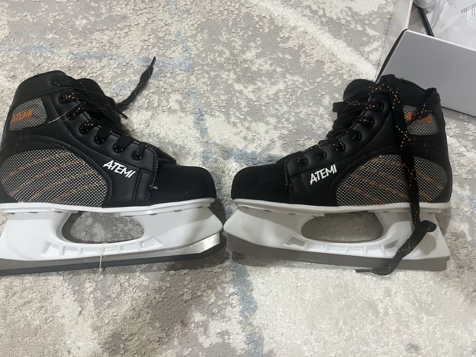 Продам коньки новые