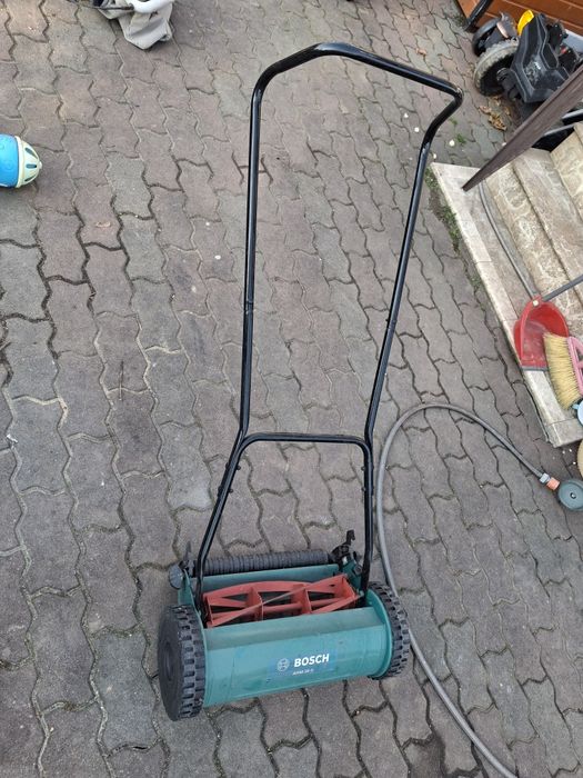 Masina tuns iarba manuala