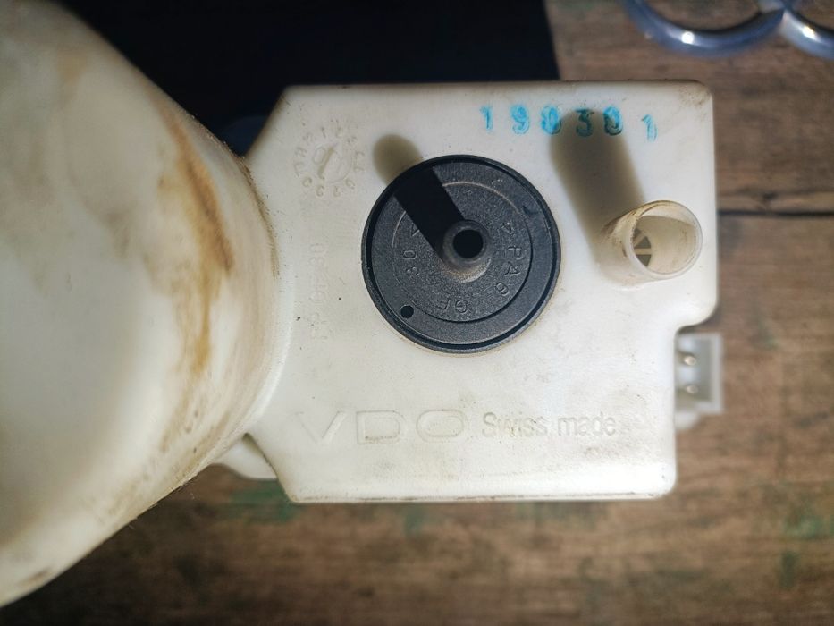 Маска за Ауди 80 B4 с емблема + помпа централно