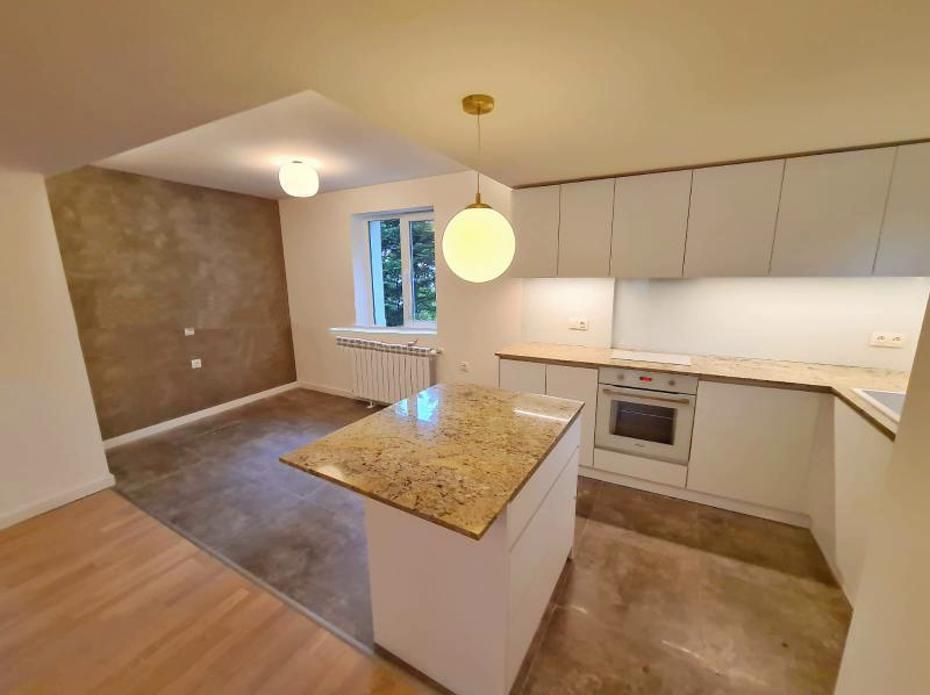 Дава се под наем Къща в София, Драгалевци - 270 кв.м за 2100 € - Снимка #1