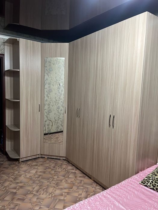 Угловой шкаф в спальню