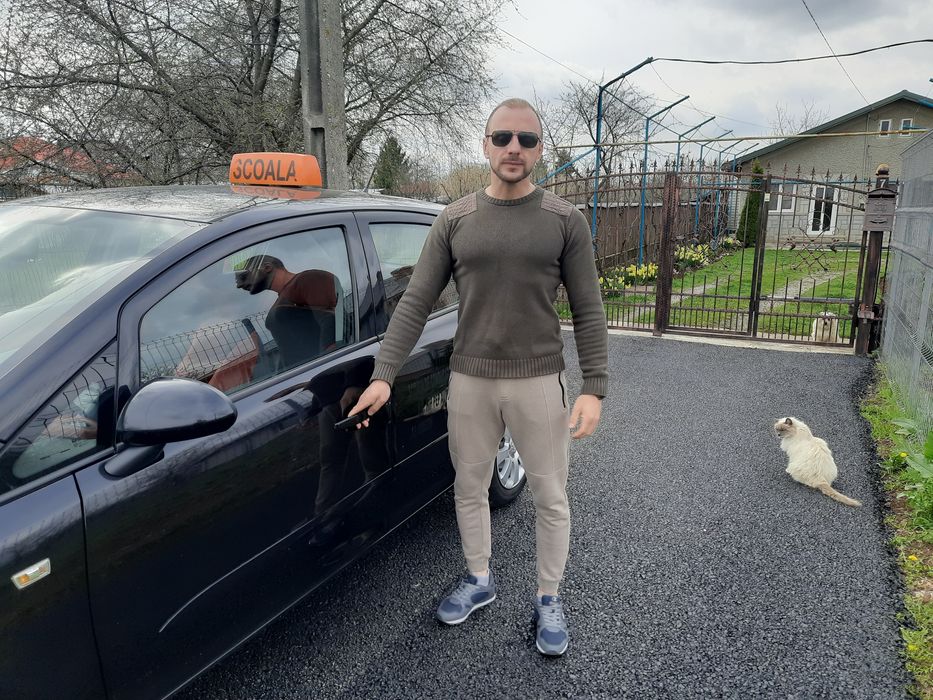Instructor auto Scoala de șoferi Câmpina Prahova