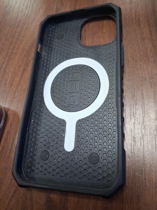 iPhone 14 auriu/mustar