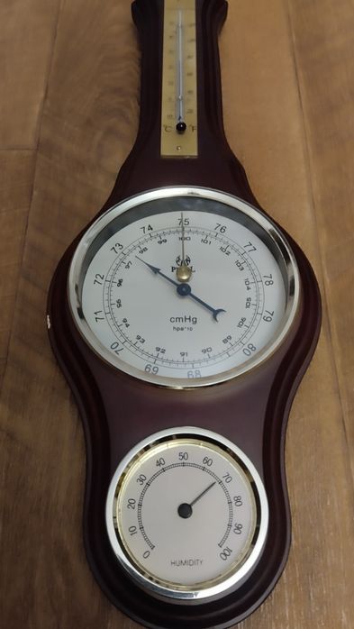 Продам барометр с гигрометром.