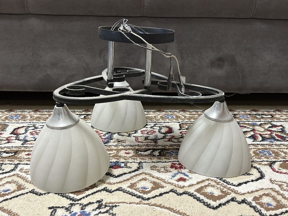 Продам три люстры