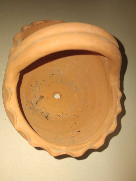 Лот 2 броя керамични саксии – битов стил (със забележка)