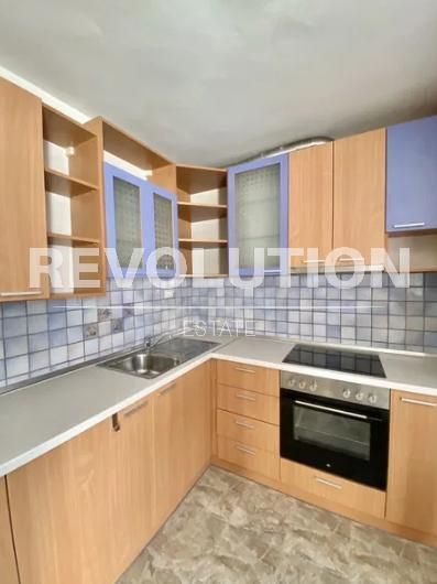 Дава се под наем Четиристаен апартамент в Варна, Център - 100 кв.м за 698.19 € - Снимка #2