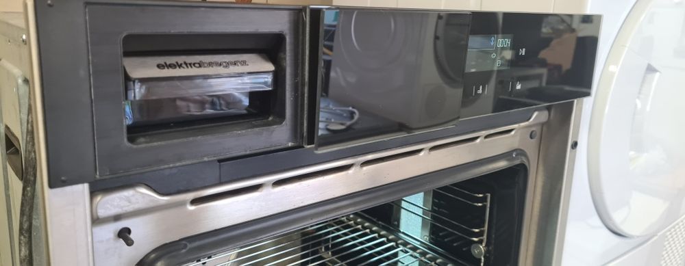 Фурна за вграждане Elektrabregenz MBD 76000 B с функция за пара, A+, 71 литра, вградена книга с рецепти, черен стъклен капак