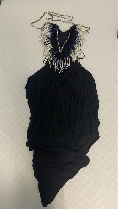 Vand rochie deosebita cu pene strut