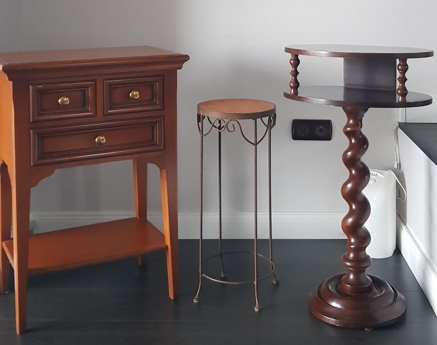 Comodă  veche din lemn masiv