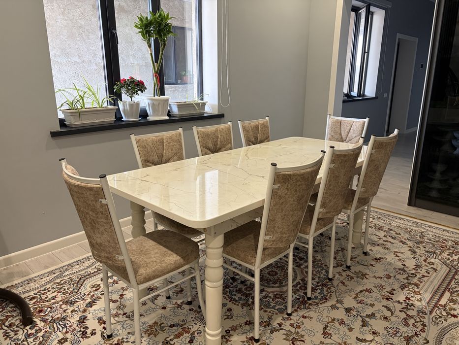 стол и 8 стульев