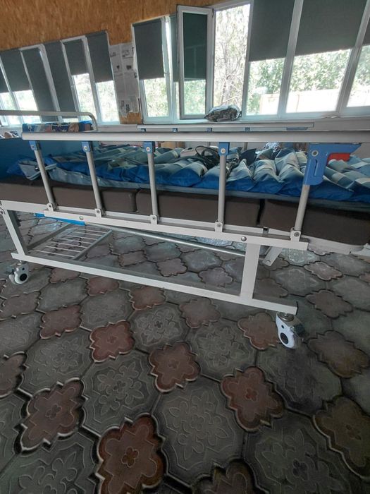 Медицинская кровать