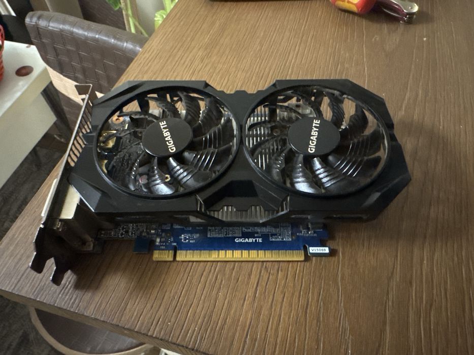 Placa video Gigabyte 750 ti 2 Gb