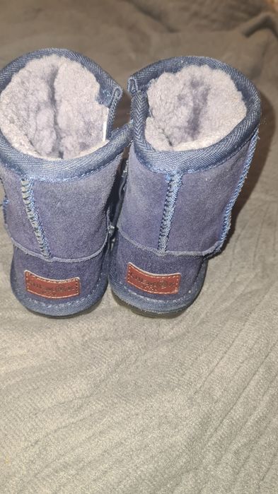 Продам детские ботинки зимние