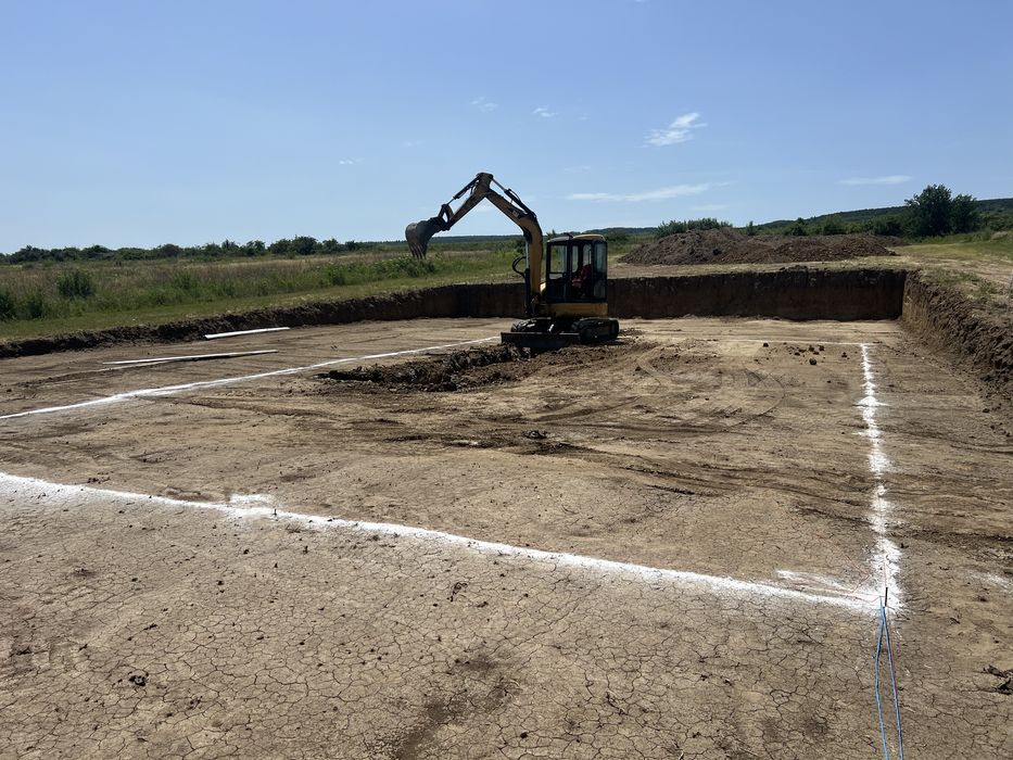 Inchiriez miniexcavator picon canalizari fose fundatii demolari