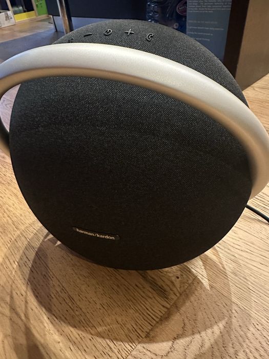 Harman Kardon onyx studio 8 чисто нова