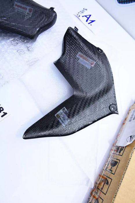 Deflectoare de control al respingerii aerului de carbon Ducati