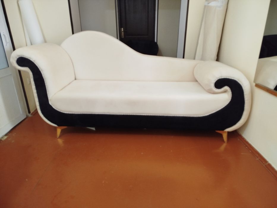 Продаётся оттоманка
Материал велюр бархат