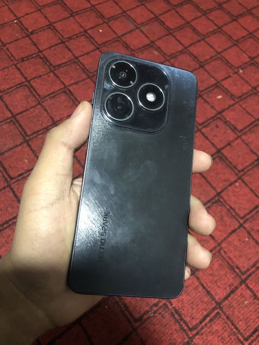 Tecno spark 20  .
