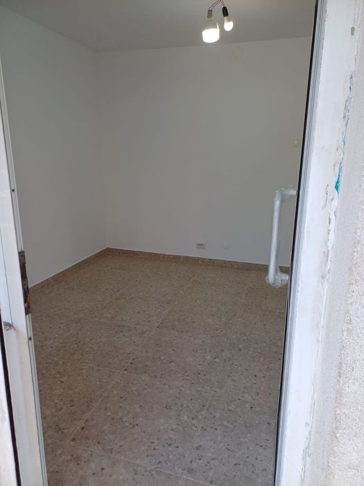 Inchiriez spatiul comercia Moineștil