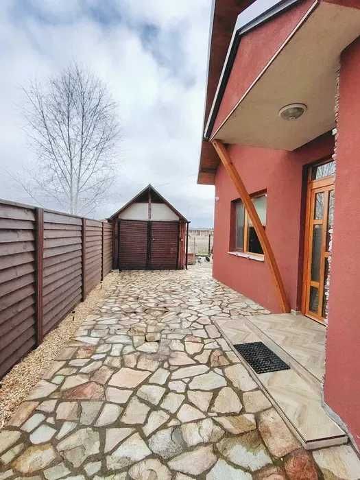 Двуетажна къща в Скутаре с гараж