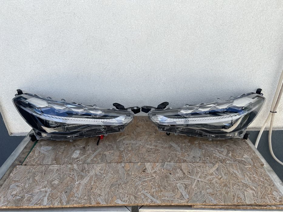 Far drepta Toyota Corolla Cross LED Originale Europa