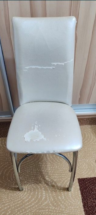 Стулья 4 шт, требуется перетяжка