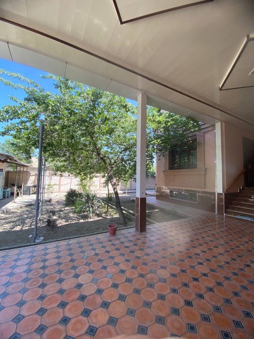 Аренда. Янгихаят район. Участок 6соток 7комнат+холл