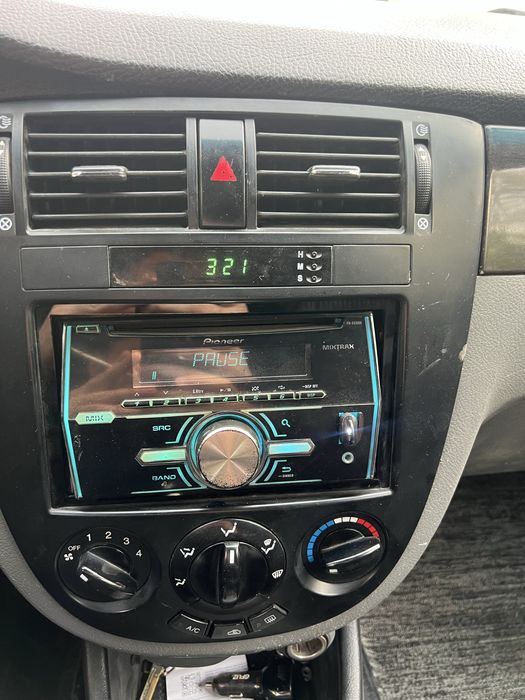 Pioneer FH-X555UI sotiladi