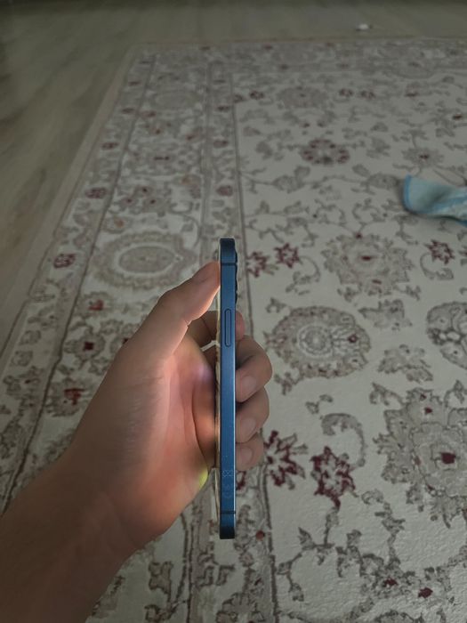 Продам Iphone 12