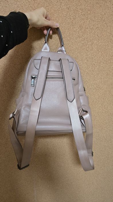 Дамска раница от естествена кожа!