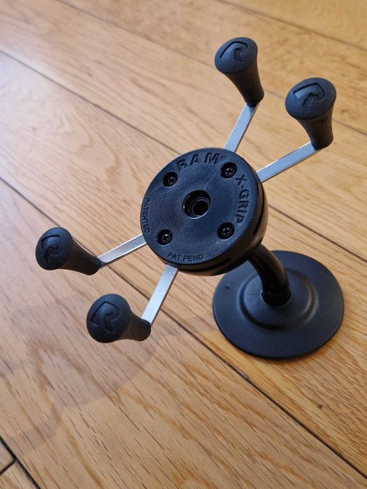 RAM X-Grip стойка за смартфон в автомобил