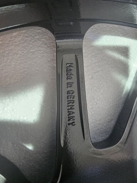Jante Mercedes  AMG W205 două lățimi 19 " A205 401 65 00  , A205 401 49 00 , față  7,5Jx19H2  ET 33 și spate 8,5Jx19H2 ET 52  , Ronal Germania